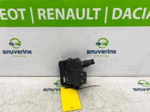 Gebruikte Ruitenwis Schakelaar Renault Modus/Grand Modus (JP) 1.2 16V TCE 100 Prijs € 60,00 Margeregeling aangeboden door Snuverink Autodemontage