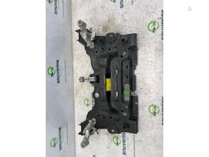 Gebruikte Subframe Renault Megane IV Estate (RFBK) 1.6 GT Energy TCE 205 EDC Prijs € 140,00 Margeregeling aangeboden door Snuverink Autodemontage