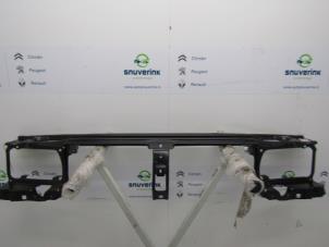 Nieuwe Frontpaneel Renault Laguna Prijs op aanvraag aangeboden door Snuverink Autodemontage