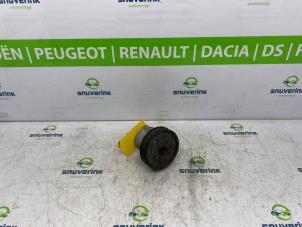 Gebruikte Servopomp Renault Laguna III (BT) 2.0 dCiF 16V 150 Prijs € 71,99 Margeregeling aangeboden door Snuverink Autodemontage