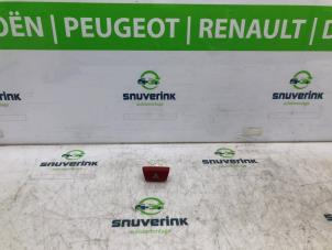 Gebruikte Paniekverlichtings Schakelaar Peugeot 107 1.0 12V Prijs € 20,00 Margeregeling aangeboden door Snuverink Autodemontage