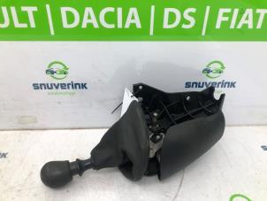 Gebruikte Versnellingspook Nissan Interstar (X70) 2.2 dCi 16V Prijs € 10,33 Margeregeling aangeboden door Snuverink Autodemontage