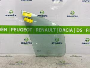 Gebruikte Driehoeks Ruit rechts-voor Renault Trafic (1FL/2FL/3FL/4FL) 2.0 dCi 16V 120 Prijs op aanvraag aangeboden door Snuverink Autodemontage