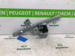 Gebruikte Ruitmechaniek 4Deurs links-voor Peugeot Partner Tepee (7A/B/C/D/E/F/G/J/P/S) 1.6 16V Phase 1 Prijs € 100,00 Margeregeling aangeboden door Snuverink Autodemontage