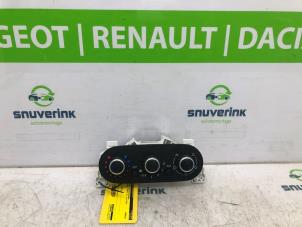 Gebruikte Chaufage Bedieningspaneel Renault Trafic (1FL/2FL/3FL/4FL) 2.0 dCi 16V 120 Prijs € 72,60 Inclusief btw aangeboden door Snuverink Autodemontage