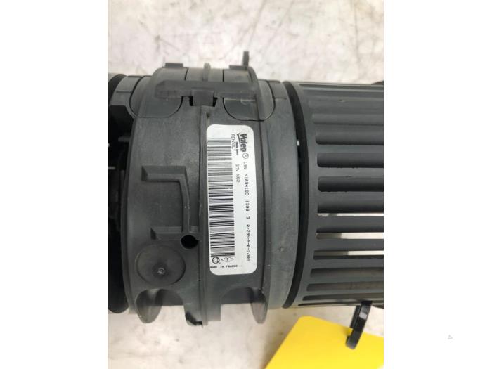 Kachel Ventilatiemotor van een Renault Trafic (1FL/2FL/3FL/4FL) 2.0 dCi 16V 120 2019