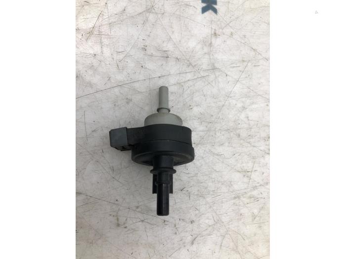 Gebruikte Diversen Renault Clio IV (5R) 0.9 Energy TCE 90 12V Prijs € 25,00 Margeregeling aangeboden door Snuverink Autodemontage