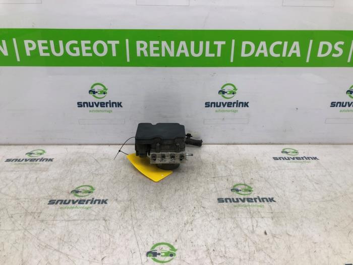 Gebruikte ABS Pomp Renault Clio IV Estate/Grandtour (7R) 1.5 Energy dCi 90 FAP Prijs € 217,80 Inclusief btw aangeboden door Snuverink Autodemontage