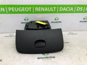 Gebruikte Dashboardkastje Renault Clio IV Estate/Grandtour (7R) 1.5 Energy dCi 90 FAP Prijs € 30,23 Inclusief btw aangeboden door Snuverink Autodemontage