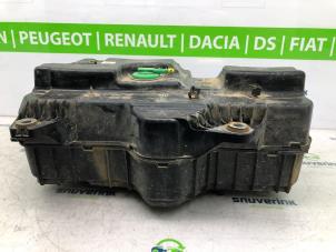Gebruikte Ureumreservoir Renault Trafic (1FL/2FL/3FL/4FL) 2.0 dCi 16V 120 Prijs € 810,70 Inclusief btw aangeboden door Snuverink Autodemontage