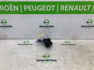Gebruikte Slotmechaniek Achterklep Peugeot 108 1.0 12V Prijs € 35,00 Margeregeling aangeboden door Snuverink Autodemontage