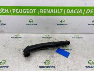 Gebruikte Aanzuigslang Lucht Peugeot 108 1.0 12V Prijs op aanvraag aangeboden door Snuverink Autodemontage