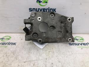 Gebruikte Dynamosteun boven Volvo V50 (MW) 1.6 D 16V Prijs € 45,00 Margeregeling aangeboden door Snuverink Autodemontage