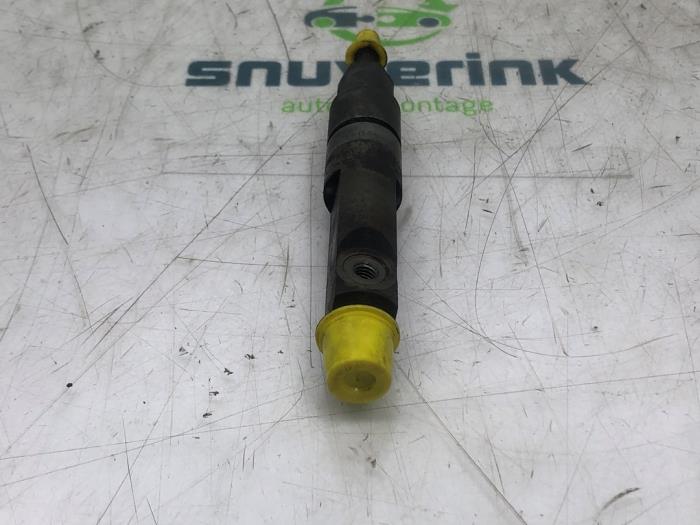 Verstuiver (diesel) van een Volkswagen LT II 2.5 TDi LWB 2003