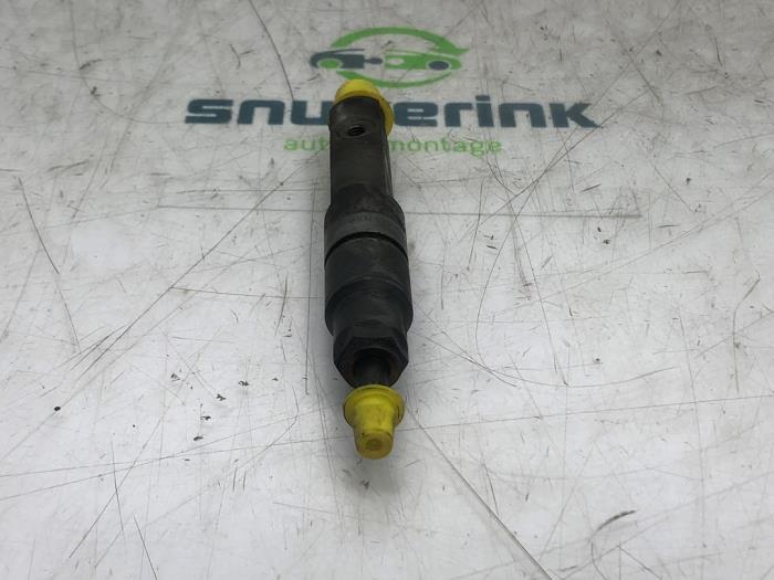 Verstuiver (diesel) van een Volkswagen LT II 2.5 TDi LWB 2003