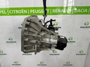Gebruikte Versnellingsbak Renault Clio IV (5R) 0.9 Energy TCE 90 12V Prijs € 1.100,00 Margeregeling aangeboden door Snuverink Autodemontage