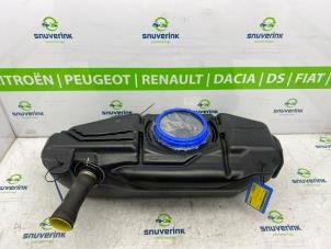 Gebruikte Brandstoftank Peugeot 107 1.0 12V Prijs € 75,00 Margeregeling aangeboden door Snuverink Autodemontage