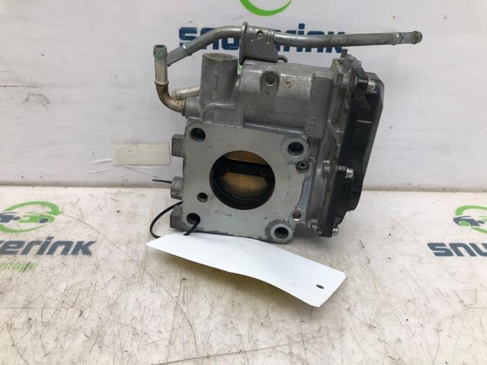 Gasklephuis van een Honda Insight (ZE2) 1.3 16V VTEC 2010