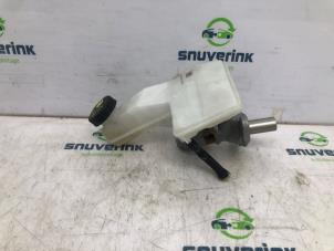 Gebruikte Hoofdremcilinder Opel Corsa F (UB/UH/UP) 1.2 12V 75 Prijs € 40,50 Margeregeling aangeboden door Snuverink Autodemontage