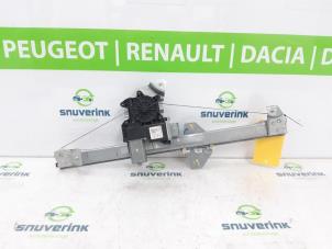 Gebruikte Ruitmechaniek 2Deurs links-voor Renault Express 1.5 dCi 75 Prijs op aanvraag aangeboden door Snuverink Autodemontage