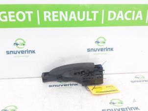 Gebruikte Deurgreep 2Deurs links Renault Express 1.5 dCi 75 Prijs op aanvraag aangeboden door Snuverink Autodemontage