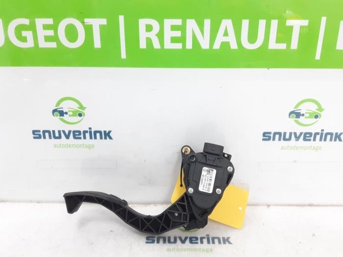 Gaspedaal van een Renault Arkana (RJLL) 1.6 E-Tech 145 16V 2022