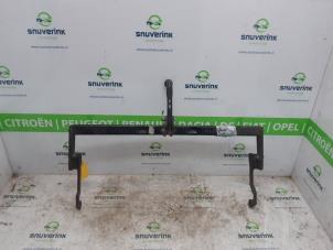 Gebruikte Trekhaak Renault Arkana (RJLL) 1.6 E-Tech 145 16V Prijs € 120,00 Margeregeling aangeboden door Snuverink Autodemontage