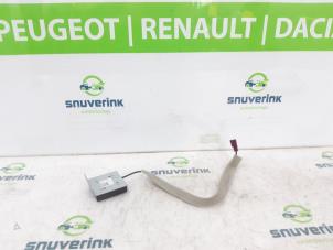 Gebruikte Antenne Versterker Renault Arkana (RJLL) 1.6 E-Tech 145 16V Prijs € 100,00 Margeregeling aangeboden door Snuverink Autodemontage