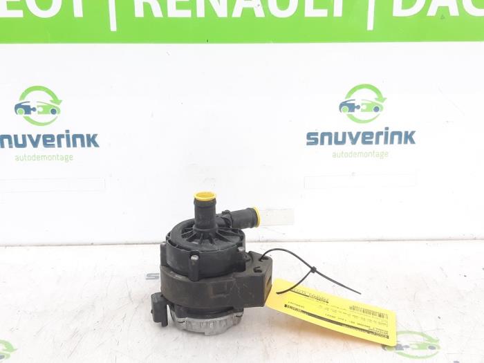 Gebruikte Waterpomp Renault Arkana (RJLL) 1.6 E-Tech 145 16V Prijs € 100,00 Margeregeling aangeboden door Snuverink Autodemontage