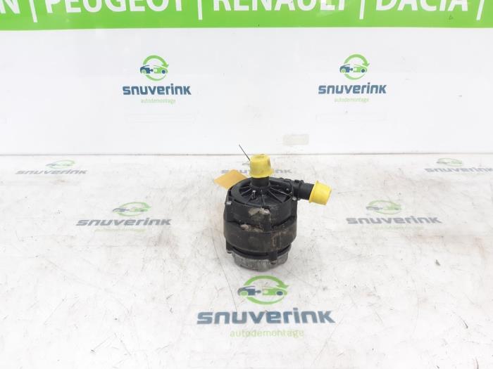 Gebruikte Waterpomp Renault Arkana (RJLL) 1.6 E-Tech 145 16V Prijs € 95,00 Margeregeling aangeboden door Snuverink Autodemontage