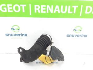 Gebruikte Aanzuigslang Lucht Renault Arkana (RJLL) 1.6 E-Tech 145 16V Prijs € 30,00 Margeregeling aangeboden door Snuverink Autodemontage