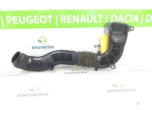 Gebruikte Aanzuigslang Lucht Renault Arkana (RJLL) 1.6 E-Tech 145 16V Prijs € 40,00 Margeregeling aangeboden door Snuverink Autodemontage