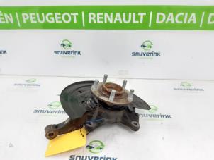 Gebruikte Fusee links-voor Renault Arkana (RJLL) 1.6 E-Tech 145 16V Prijs € 195,00 Margeregeling aangeboden door Snuverink Autodemontage