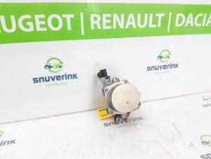 Gebruikte Vacuumpomp (Diesel) Renault Trafic (1FL/2FL/3FL/4FL) 2.0 dCi 16V 120 Prijs op aanvraag aangeboden door Snuverink Autodemontage