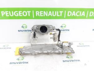 Gebruikte Spruitstuk Inlaat Renault Trafic (1FL/2FL/3FL/4FL) 2.0 dCi 16V 120 Prijs op aanvraag aangeboden door Snuverink Autodemontage
