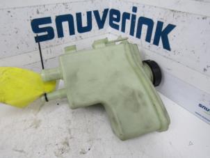 Gebruikte Stuurbekrachtiging Olie Reservoir Renault Clio Prijs op aanvraag aangeboden door Snuverink Autodemontage