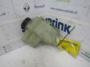 Gebruikte Stuurbekrachtiging Olie Reservoir Renault Clio II (BB/CB) 1.6 16V Prijs op aanvraag aangeboden door Snuverink Autodemontage