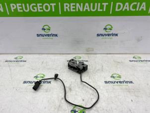 Gebruikte Slotmechaniek Motorkap Skoda e-Citigo e iV Prijs op aanvraag aangeboden door Snuverink Autodemontage