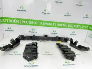 Gebruikte Bumpersteun midden-achter Renault Arkana (RJLL) 1.6 E-Tech 145 16V Prijs € 40,00 Margeregeling aangeboden door Snuverink Autodemontage