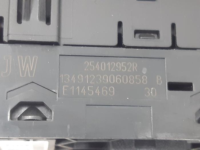 Schakelblok ruiten van een Renault Kadjar (RFEH) 1.3 TCE 140 FAP 16V 2019