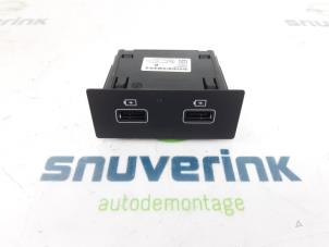 Gebruikte AUX/USB aansluiting Renault Kadjar (RFEH) 1.3 TCE 140 FAP 16V Prijs € 43,56 Inclusief btw aangeboden door Snuverink Autodemontage