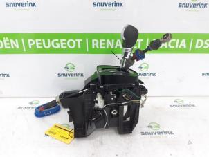 Gebruikte Versnellingspook Renault Kadjar (RFEH) 1.3 TCE 140 FAP 16V Prijs op aanvraag aangeboden door Snuverink Autodemontage