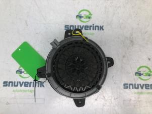 Gebruikte Speaker Opel Corsa F (UB/UH/UP) 1.2 12V 75 Prijs € 30,00 Margeregeling aangeboden door Snuverink Autodemontage