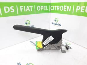 Gebruikte Handremhendel Opel Corsa F (UB/UH/UP) 1.2 12V 75 Prijs € 50,00 Margeregeling aangeboden door Snuverink Autodemontage