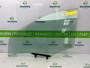 Gebruikte Deurruit 4Deurs links-voor Renault Kadjar (RFEH) 1.3 TCE 140 FAP 16V Prijs € 60,00 Margeregeling aangeboden door Snuverink Autodemontage