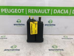 Gebruikte Koolstoffilter Renault Kadjar (RFEH) 1.3 TCE 140 FAP 16V Prijs € 80,00 Margeregeling aangeboden door Snuverink Autodemontage