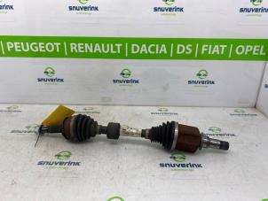 Gebruikte Aandrijfas links-voor Renault Kadjar (RFEH) 1.3 TCE 140 FAP 16V Prijs € 150,00 Margeregeling aangeboden door Snuverink Autodemontage