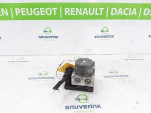 Gebruikte ABS Pomp Renault Trafic (1FL/2FL/3FL/4FL) 1.6 dCi 90 Prijs € 193,60 Inclusief btw aangeboden door Snuverink Autodemontage