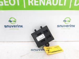 Gebruikte Module Centrale Deurvergrendeling Renault Trafic (1FL/2FL/3FL/4FL) 1.6 dCi 90 Prijs op aanvraag aangeboden door Snuverink Autodemontage