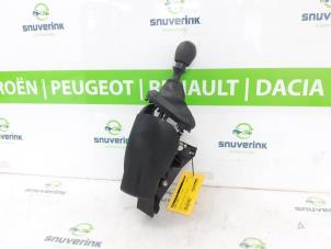 Gebruikte Versnellingspook Renault Trafic (1FL/2FL/3FL/4FL) 1.6 dCi 90 Prijs € 96,80 Inclusief btw aangeboden door Snuverink Autodemontage